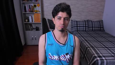 Snapshot of aaron_paul_ chatting on December 2025 09:44:02 PM Aaron online show from December 2025 09:44:02 PM