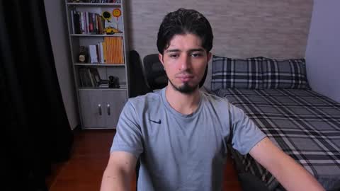 Snapshot of aaron_paul_ chatting on January 2026 08:01:01 PM Aaron online show from January 2026 08:01:01 PM