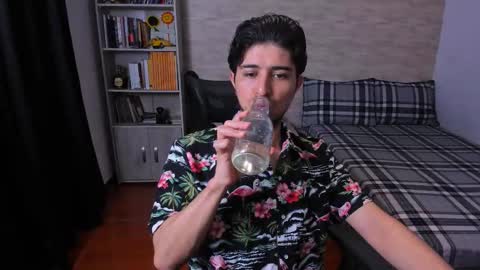 Snapshot of aaron_paul_ chatting on January 2026 07:39:01 PM Aaron online show from January 2026 07:39:01 PM