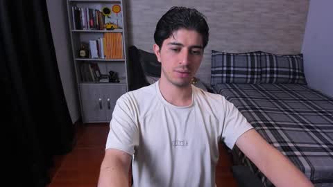 Snapshot of aaron_paul_ chatting on January 2026 08:55:01 PM Aaron online show from January 2026 08:55:01 PM