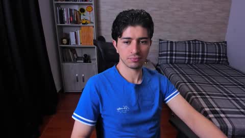 Snapshot of aaron_paul_ chatting on January 2026 05:37:01 PM Aaron online show from January 2026 05:37:01 PM