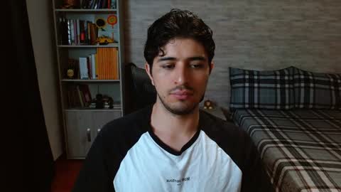 Snapshot of aaron_paul_ chatting on February 2026 08:09:02 PM Aaron online show from February 2026 08:09:02 PM