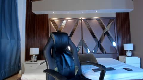 Snapshot of aaron_whitee chatting on December 2024 12:23:01 AM Aaron online show from December 2024 12:23:01 AM