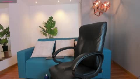 Snapshot of aaron_whitee chatting on December 2024 07:41:02 PM Aaron online show from December 2024 07:41:02 PM