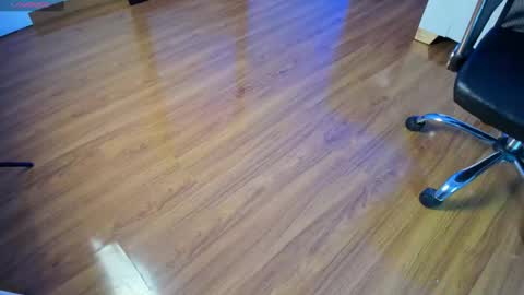 Snapshot of aaron_whitee chatting on January 2025 08:39:02 PM Aaron online show from January 2025 08:39:02 PM