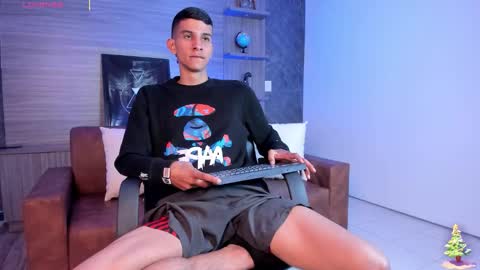 Snapshot of aaron_whitee chatting on December 2025 11:38:02 AM Aaron online show from December 2025 11:38:02 AM