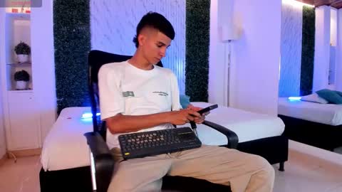 Aaron online show from January 2026 08:45:02 PM