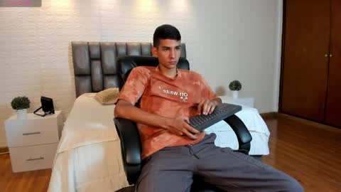 Aaron online show from April 2026 09:09:02 PM