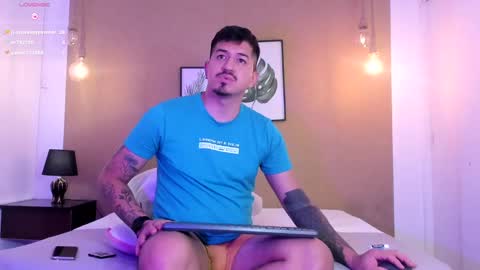 Snapshot of aaron_williams09 chatting on March 2025 01:15:02 PM Your aron online show from March 2025 01:15:02 PM