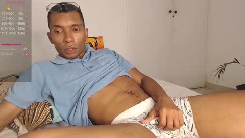 Snapshot of aaronblack1_ chatting on February 2025 09:01:02 PM Heyy my name is Aaron online show from February 2025 09:01:02 PM