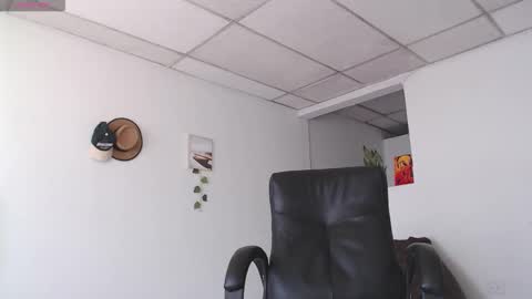 Snapshot of aaronblack1_ chatting on September 2025 03:59:01 PM Heyy my name is Aaron online show from September 2025 03:59:01 PM