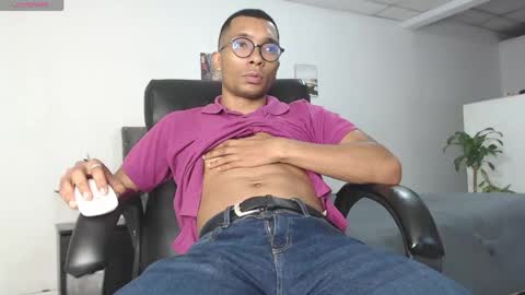 Snapshot of aaronblack1_ chatting on April 2026 11:51:01 PM Heyy my name is Aaron online show from April 2026 11:51:01 PM