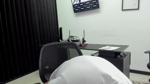 ig aaron hunter123 online show from April 2026 05:02:01 PM