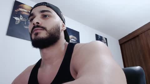 Snapshot of aaronteylor chatting on December 2024 09:28:01 PM aaronteylor online show from December 2024 09:28:01 PM