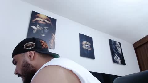 Snapshot of aaronteylor chatting on December 2024 09:39:02 AM aaronteylor online show from December 2024 09:39:02 AM