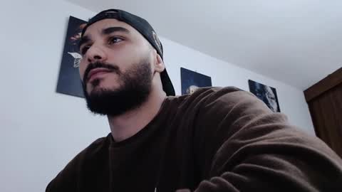 Snapshot of aaronteylor chatting on December 2024 12:40:02 AM aaronteylor online show from December 2024 12:40:02 AM