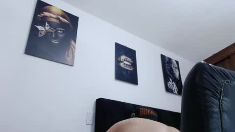 Snapshot of aaronteylor chatting on December 2024 10:26:01 PM aaronteylor online show from December 2024 10:26:01 PM