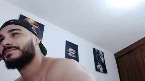 Snapshot of aaronteylor chatting on December 2024 11:01:02 AM aaronteylor online show from December 2024 11:01:02 AM