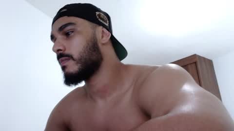 Snapshot of aaronteylor chatting on December 2024 07:07:02 PM aaronteylor online show from December 2024 07:07:02 PM