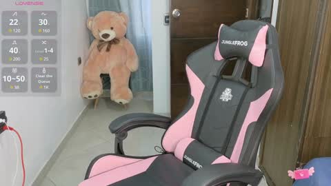 Snapshot of abby_tits chatting on December 2024 08:15:01 PM ABBY online show from December 2024 08:15:01 PM