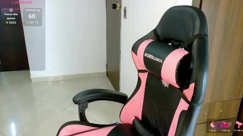 Snapshot of abby_tits chatting on October 2025 04:20:02 PM ABBY online show from October 2025 04:20:02 PM