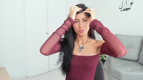 Laura  online show from April 2026 02:15:01 PM