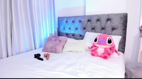 Snapshot of abbyfoxx_ chatting on January 2025 08:42:01 PM Abby online show from January 2025 08:42:01 PM