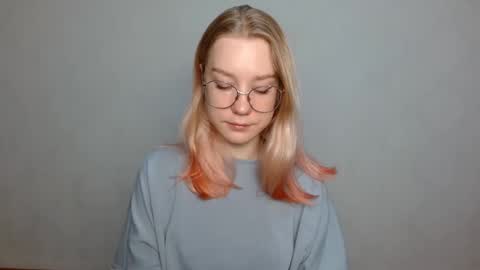 Snapshot of abbymoore__ chatting on January 2025 07:45:01 AM Abby Lovense is active online show from January 2025 07:45:01 AM