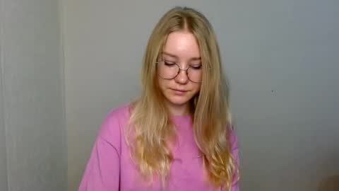 Abby Lovense is active online show from November 2025 09:01:01 AM