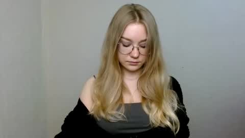 Snapshot of abbymoore__ chatting on May 2026 12:21:01 PM Abby Lovense is active online show from May 2026 12:21:01 PM