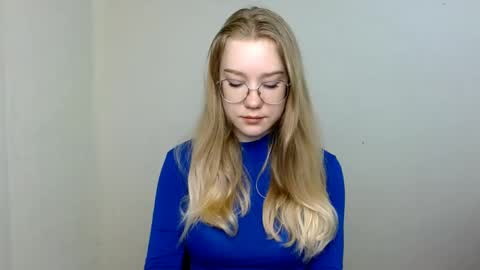 Snapshot of abbymoore__ chatting on May 2026 10:21:02 AM Abby Lovense is active online show from May 2026 10:21:02 AM