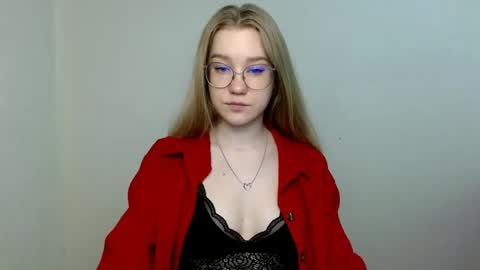 Snapshot of abbymoore__ chatting on June 2026 10:19:01 AM Abby Lovense is active online show from June 2026 10:19:01 AM