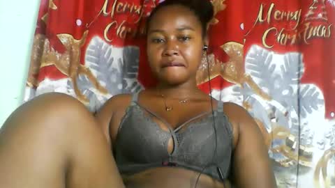 Snapshot of abella677022 chatting on June 2026 05:44:01 AM abella677022 online show from June 2026 05:44:01 AM