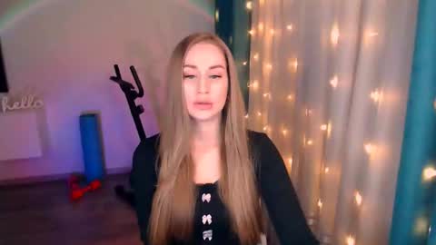 Anna online show from February 2025 07:06:01 PM