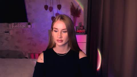 Anna online show from November 2025 08:30:01 PM