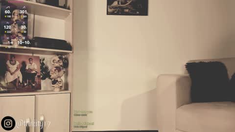 Snapshot of abril__colen chatting on December 2024 12:01:02 AM April online show from December 2024 12:01:02 AM