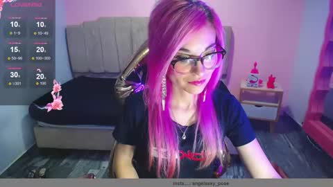 abril_ch_ online show from October 2025 10:48:01 AM