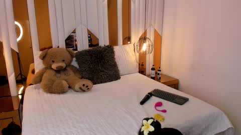 abril_cooper11 online show from October 2025 08:09:02 PM