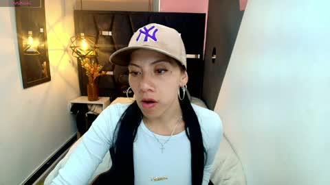 Abril Fox online show from May 2026 08:47:01 PM