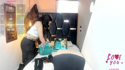 Abril Fox online show from May 2026 08:28:01 PM