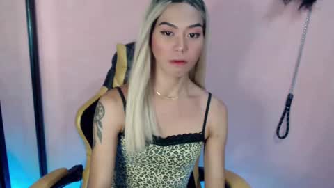 Snapshot of absolutelyselfsucker69 chatting on February 2025 06:49:02 AM Miss Sophie online show from February 2025 06:49:02 AM