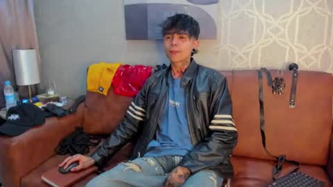 Snapshot of acidmilo chatting on December 2024 11:29:02 AM Acid Milo online show from December 2024 11:29:02 AM