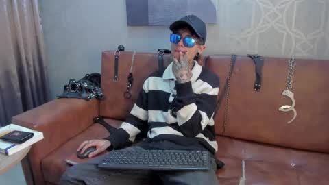 Snapshot of acidmilo chatting on December 2024 12:51:02 PM Acid Milo online show from December 2024 12:51:02 PM