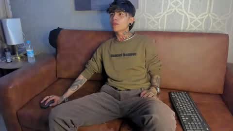 Snapshot of acidmilo chatting on December 2024 12:49:01 PM Acid Milo online show from December 2024 12:49:01 PM