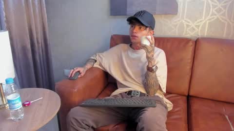 Snapshot of acidmilo chatting on December 2024 04:06:01 PM Acid Milo online show from December 2024 04:06:01 PM