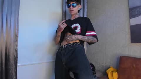 Snapshot of acidmilo chatting on December 2024 01:05:02 PM Acid Milo online show from December 2024 01:05:02 PM