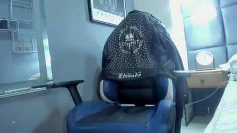 Snapshot of acidmilo chatting on December 2024 04:03:02 PM Acid Milo online show from December 2024 04:03:02 PM