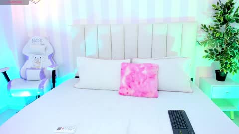    online show from December 2024 01:06:01 PM