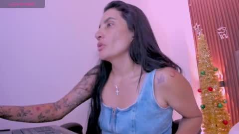 ada oconnor x   ..flaca..bella online show from December 2025 05:32:01 PM