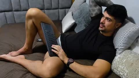 Snapshot of adam_clarke chatting on January 2025 03:33:02 AM adam clarke online show from January 2025 03:33:02 AM